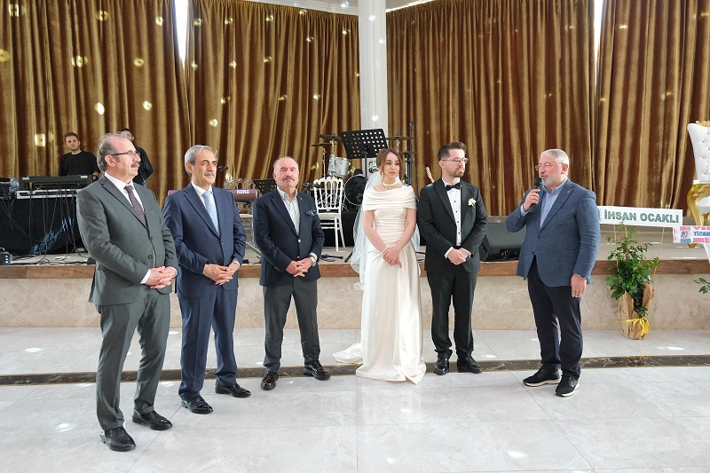 Çorum’da Genç Doktorlar Büşra Arslan ve Mesut Keskin Görkemli Düğün Töreniyle Hayatlarını Birleştirdi